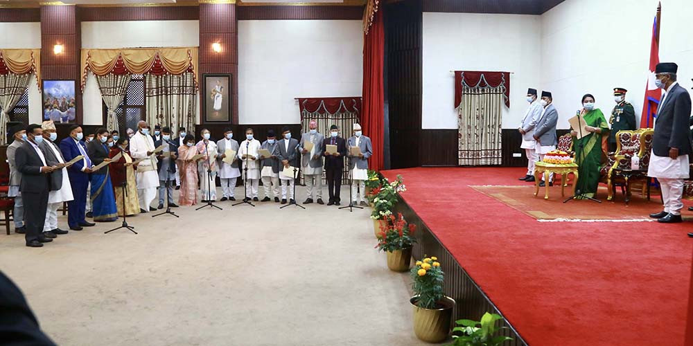 नवनियुक्त मन्त्री र राज्यमन्त्रीले लिए शपथ